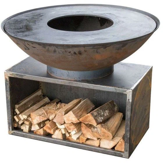 مشاوي باربيكيو مغطاة باللون الأسود