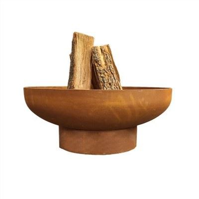 حفرة النار في الهواء الطلق مع مدخنة