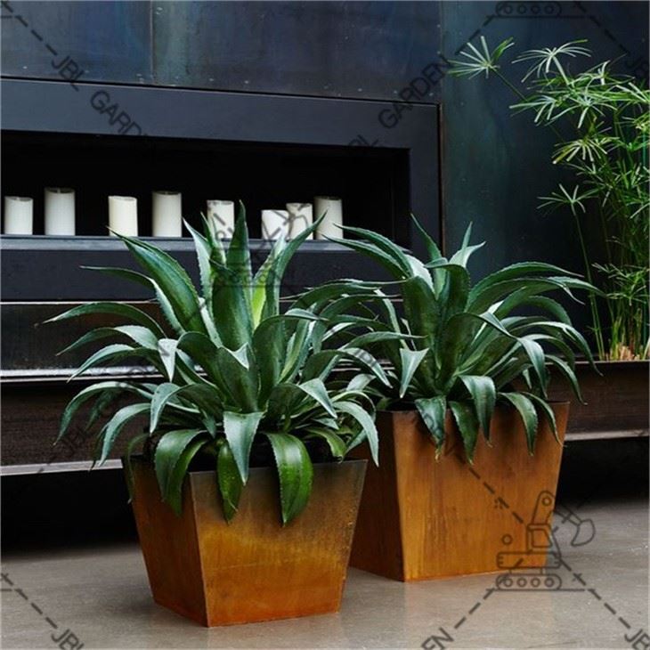Veradek Corten Planter