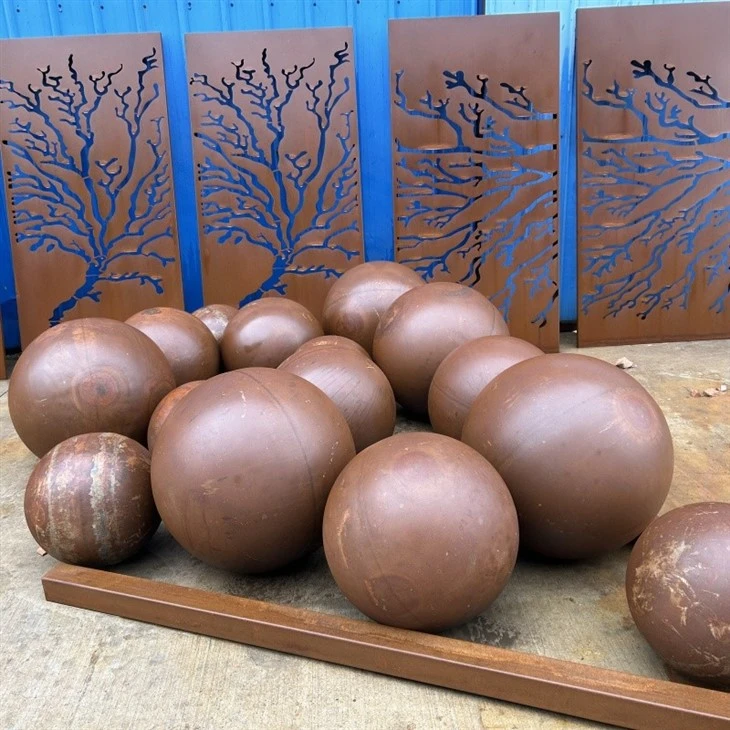 Rusty Metal Balls Set